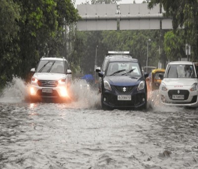 Delhi: Heavy rain affects normal life; traffic snarls at several places