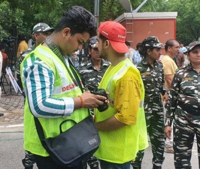 Delhi Police hired 100 photographers to capture Cong moves during Rahul, Sonia's ED questioning