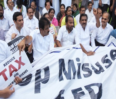 Delhi: Cong's protest march foiled, several MPs detained