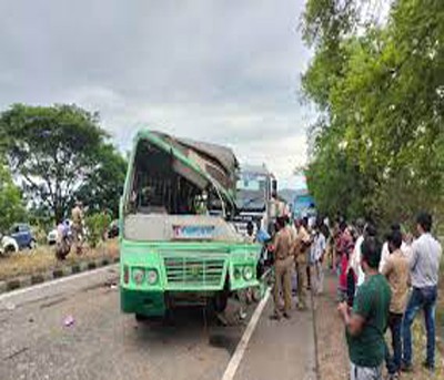 Six killed as bus rams into trailer truck in TN