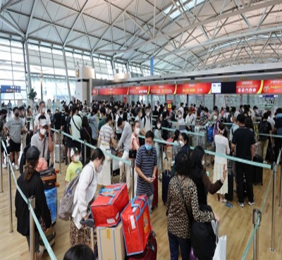 Travellers land in airport chaos across the world