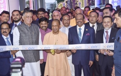 Yogi inaugurates Lulu Mall in Lucknow