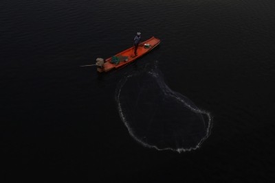 Sri Lankan Navy arrests 12 Indian fishermen from TN