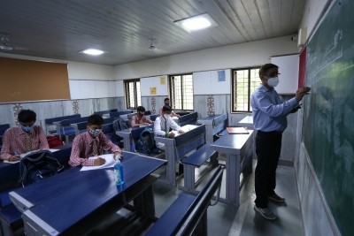 Protest in Coimbatore over school forcing parents to sign indemnity bond