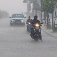 Six die as heavy rain lashes Gujarat