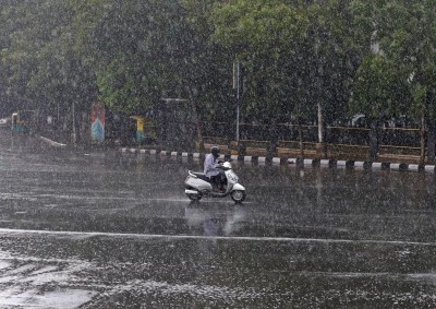 IMD issues red alert in coastal K'taka for next 2 days