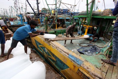 Fishermen demand that like crops, govt fix prices of fish