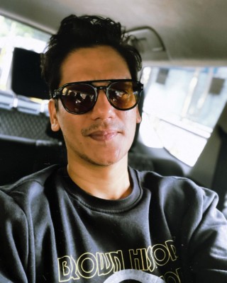 Vijay Varma says 'hello' with new photo-op