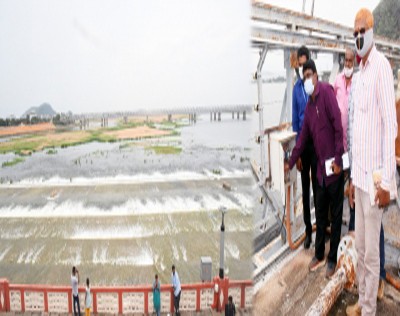 Andhra asks Centre to prevail upon Telangana on Krishna waters