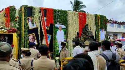 Noted farmer leader Made Gowda cremated with state honours