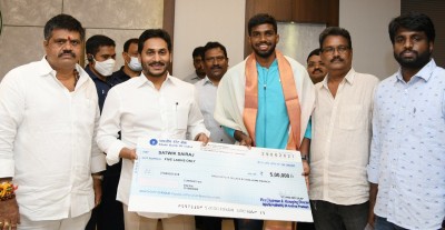 Andhra CM meets Tokyo Olympics bound state sportspersons