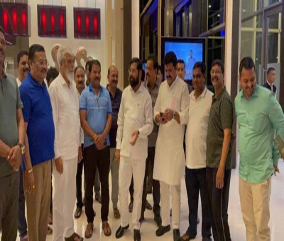 Rebel MLAs await SC hearing, will leave for Goa in evening