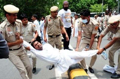 18 MPs among 197 detained during Cong protest: Delhi Police