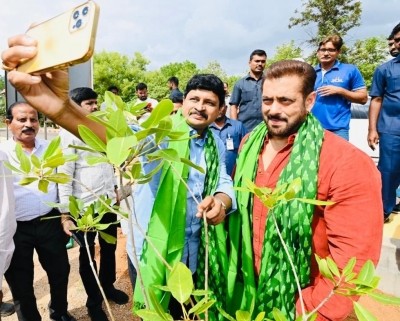 Salman Khan urges fans to plant trees