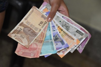 Omicron Blow: Rupee expected to weaken on inflation, infection woes