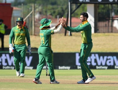 South Africa fined 20% match fees for slow over-rate in second ODI against India