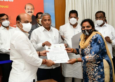 CM's housing scheme: Bommai distributes title deeds