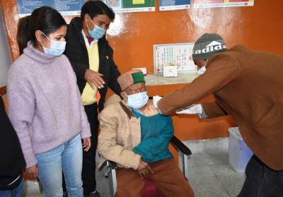 India's oldest voter gets Covid vax