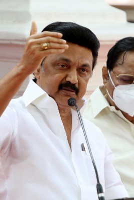 Wary Of Cong leaders jumping fence, DMK reduces its seats