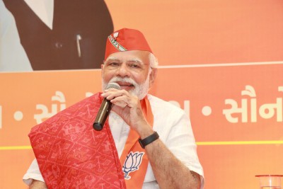 Modi asks Gujarat Panchayati Raj leaders to undertake village upliftment work