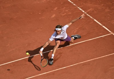 Tsitsipas, Medvedev secure fourth-round spots in Miami Open