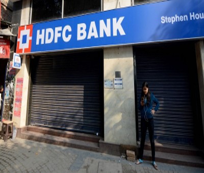 HDFC Bank shares rise as RBI lifts curbs on bank's digital initiatives