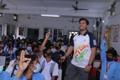 'Meet the Champions': Paralympics silver medallist Yogesh visits Patna's girls' school on International Women's Day