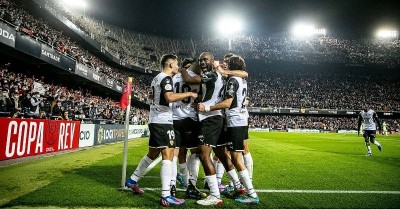 Guedes thunderbolt books Valencia spot in Copa del Rey final