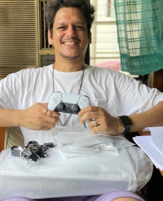 Vijay Varma shares a glimpse of his 'new wife'