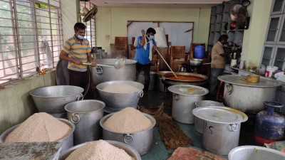 Trivandrum Press Club providing succour to needy with free lunches