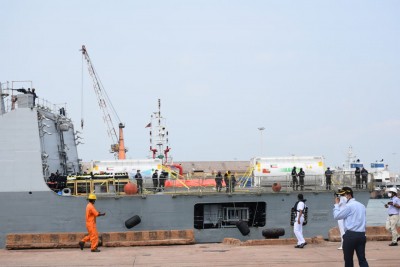 Naval ship brings oxygen to Mangaluru port from Kuwait