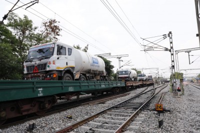 First Oxygen express train reaches Kerala