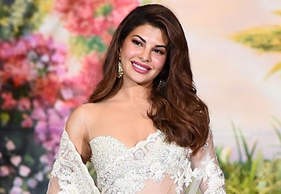 Jacqueline steps in to help Bollywood photog in distress