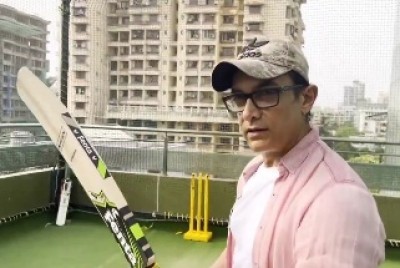 Aamir Khan flaunts his footwork in new video, reminds Ravi Shastri to revisit 'Lagaan'