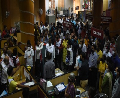 Discontent brews afresh in banks, strikes in May-end