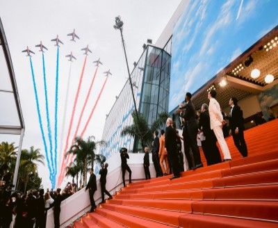 Aerial show by fighter jets unfolds 'Top Gun: Maverick' premiere