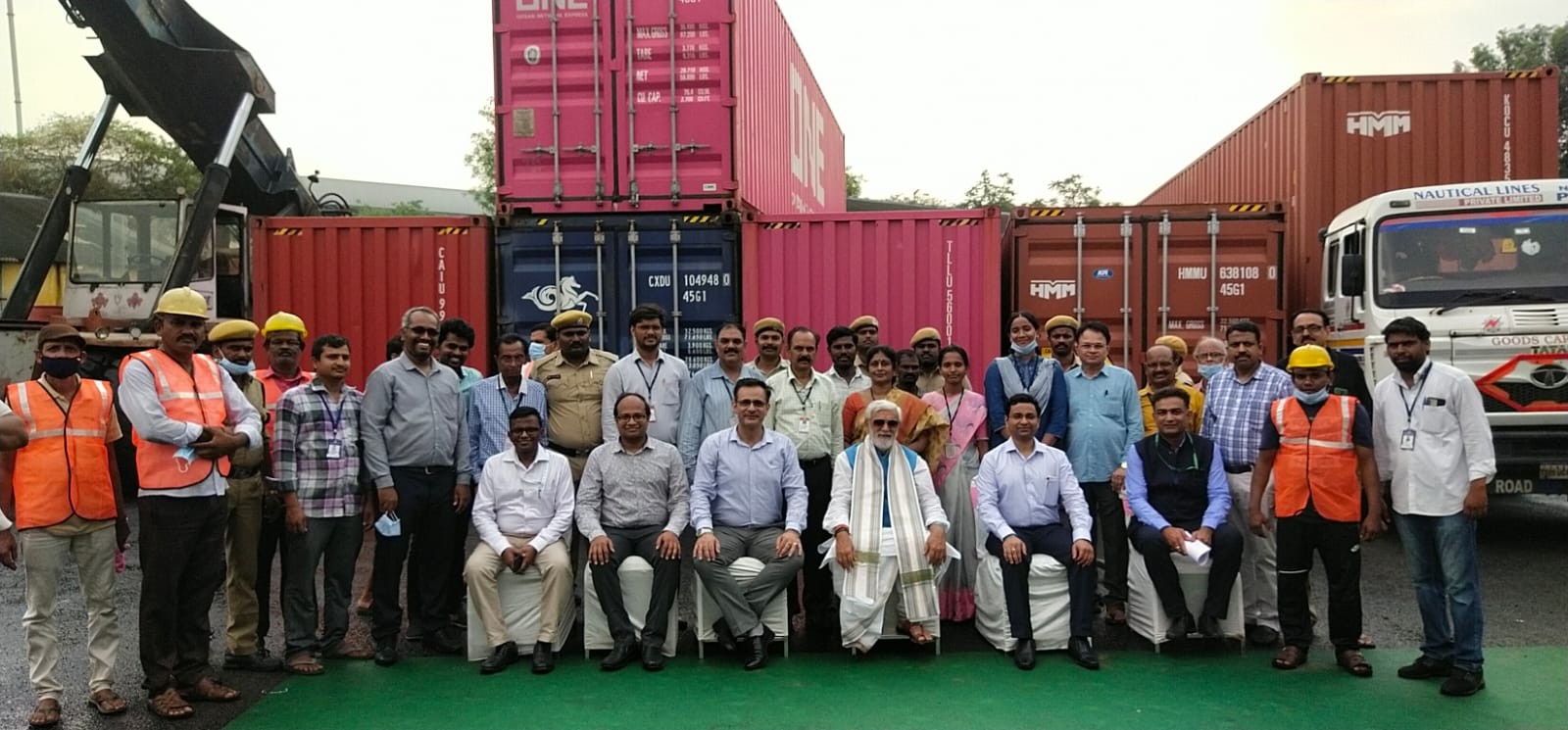 Central Minister visits Central Warehousing Corporation