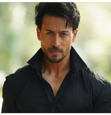 Jaipur street vendor's cooking style stuns Tiger Shroff