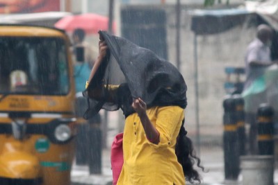 Rain plays spoilsport to Diwali celebrations in TN