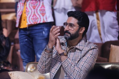 Abhishek Bachchan reveals how he feels on being compared with his father on 'Sa Re Ga Ma Pa'