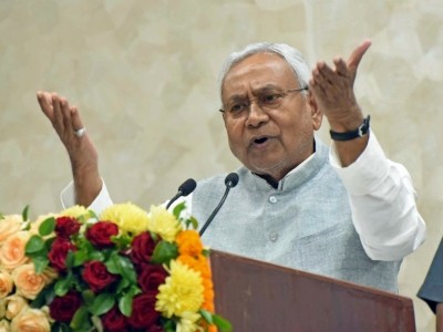 Nitish slams Centre for not according special status to Bihar