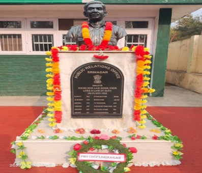 Tributes paid to Major Purushottam, 5 soldiers on 23rd death anniversary