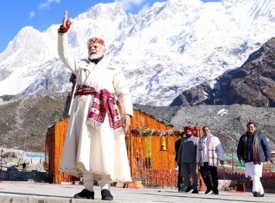 Modi keeps his word, dons traditional Himachali attire