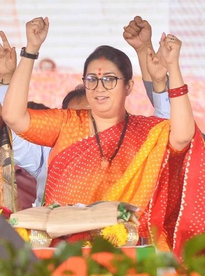 Words are of Kejriwal spoken by Italia, says Smriti Irani