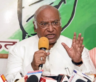 Attempt to replace Baba Saheb's Constitution with 'Sangh Constitution', says Kharge