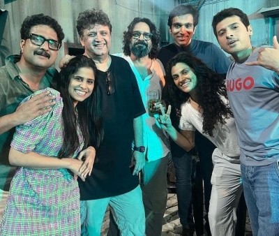 Saiyami, Pratik Gandhi, Divyenndu wrap up fire-fighter film 'Agni'