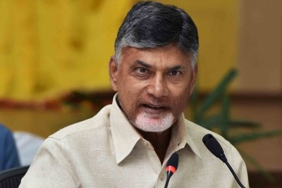 Chandrababu condemns police searches in Vizag hotel