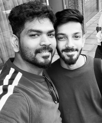 Vignesh Shivan to 'King' Anirudh on b'day: 'Stay happy forever!'