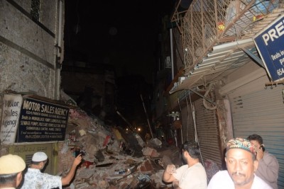 Kid killed, nine injured in central Delhi house collapse