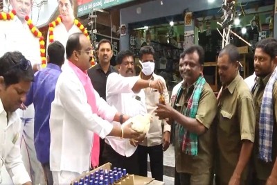 TRS leader distributes live chicken, liquor to celebrate launch of national party